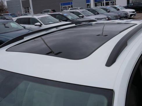 Used 2021 Volkswagen Atlas SE w/ Panoramic Sunroof Package image 11