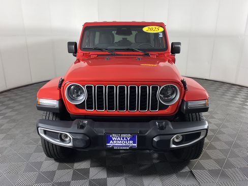 Used 2025 Jeep Wrangler Unlimited Sahara w/ Safety Group AWD/4WD image 12