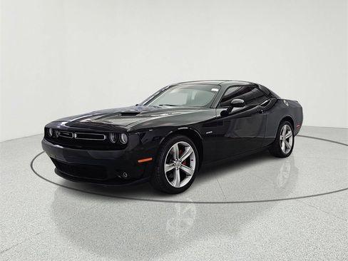 Used 2016 Dodge Challenger R/T image 4