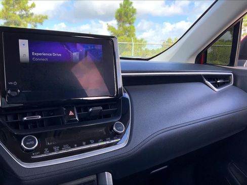 Used 2023 Toyota Corolla Cross XLE FWD image 35
