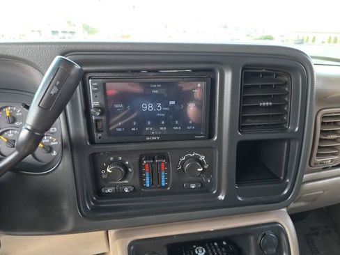 Used 2004 Chevrolet Tahoe Z71 w/ Z71 Preferred Equipment Group AWD/4WD image 22