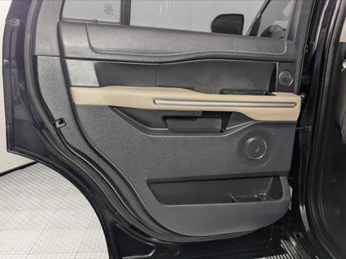 Used 2023 Ford Expedition Limited image 16