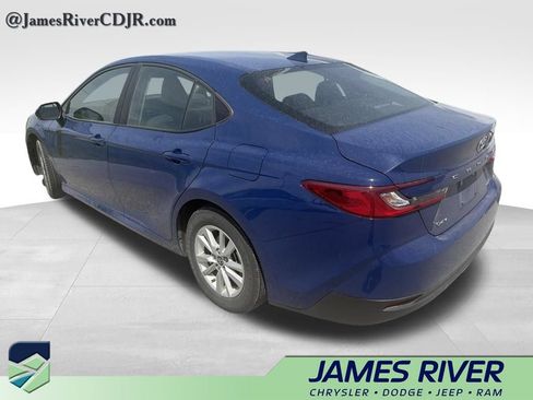 Used 2025 Toyota Camry LE FWD image 5