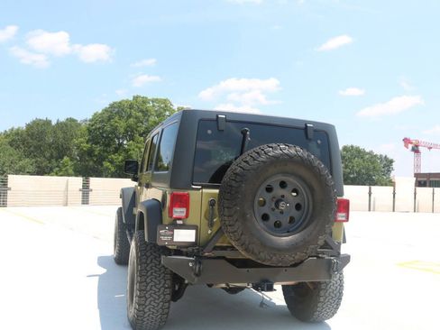 Used 2013 Jeep Wrangler Unlimited Rubicon AWD/4WD image 6