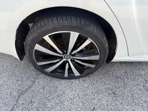 Used 2023 Nissan Altima 2.5 SR w/ SR Premium Package FWD image 10