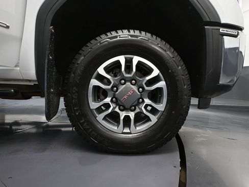 Used 2024 GMC Sierra 3500 SLE w/ SLE Convenience Package image 18