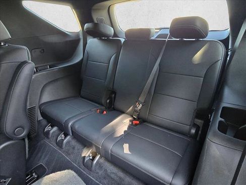 Used 2026 Chevrolet Traverse LT FWD image 19