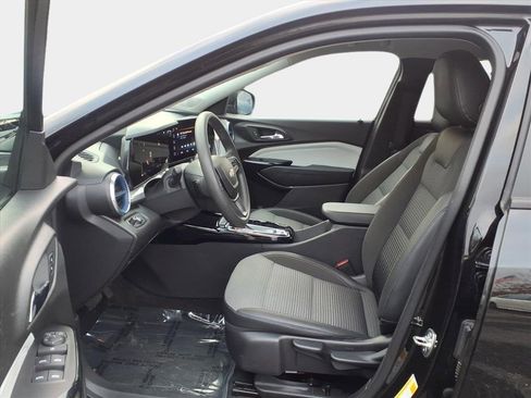 Used 2024 Chevrolet Trax LT image 9