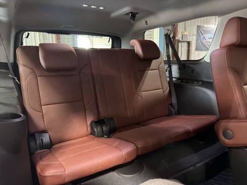 Used 2019 Chevrolet Suburban Premier w/ Premier Plus Edition AWD/4WD image 25