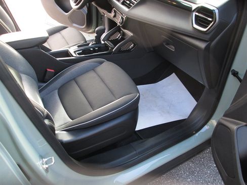 Used 2025 Chevrolet TrailBlazer LT image 18