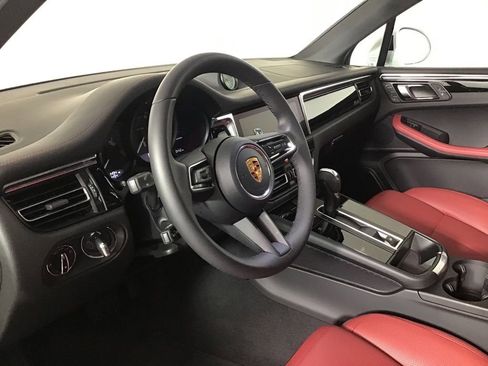 Certified 2026 Porsche Macan AWD/4WD image 3
