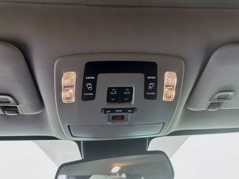 Used 2025 Toyota Sienna LE w/ LE Plus Package AWD/4WD image 18