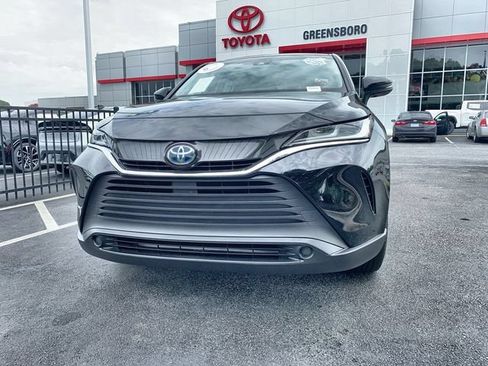 Used 2023 Toyota Venza LE AWD/4WD image 3