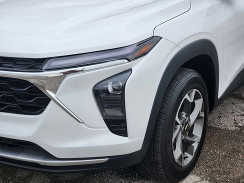 Used 2026 Chevrolet Trax LT FWD image 10