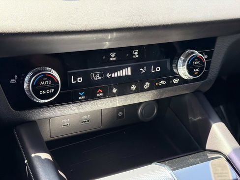 Used 2022 Mitsubishi Outlander SEL AWD/4WD image 21