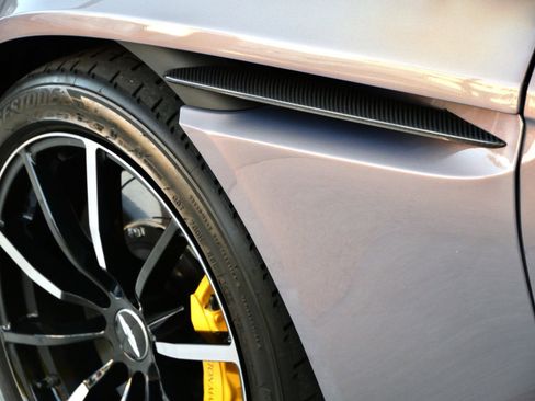 Used 2023 Aston Martin DB11 Coupe image 9