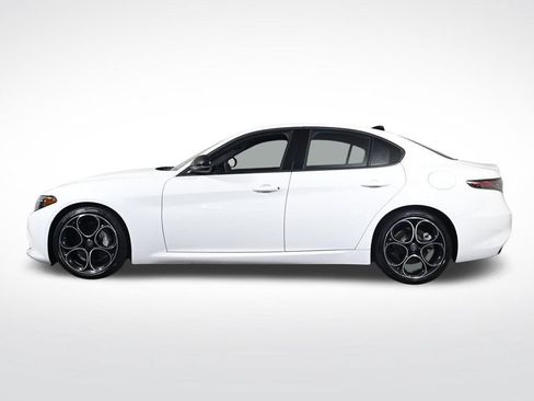 Used 2025 Alfa Romeo Giulia w/ Driving Assist Package RWD image 2