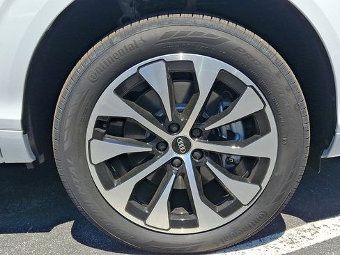 New 2026 Audi Q3 quattro 2.0T AWD/4WD image 5