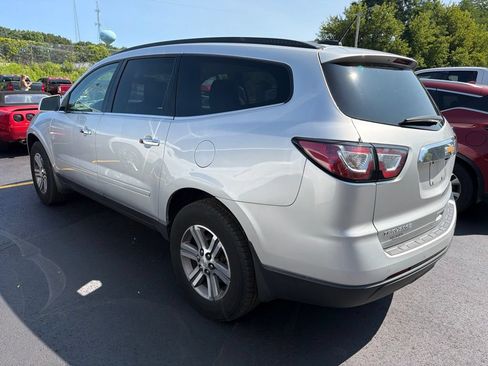Used 2017 Chevrolet Traverse LT FWD image 4