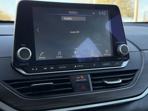 Used 2025 Nissan Altima 2.5 SV FWD image 15