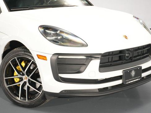 Used 2023 Porsche Macan AWD/4WD image 7