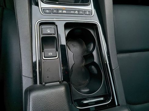 Used 2019 Jaguar F-PACE Premium image 15