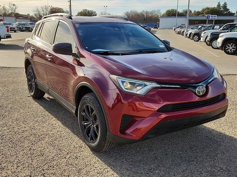 Used 2018 Toyota RAV4 LE w/ Carpet Mat Package image 4