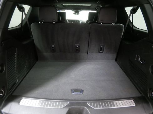 Used 2023 GMC Yukon XL Denali image 5