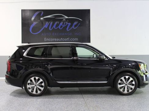 Used 2022 Kia Telluride EX w/ EX Premium Package FWD image 2