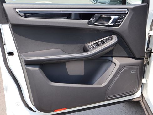 Certified 2023 Porsche Macan Turbo AWD/4WD image 15