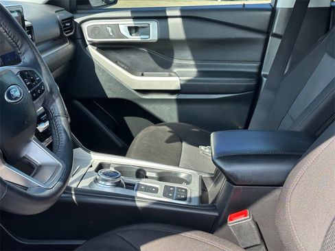 Used 2024 Ford Explorer XLT image 10