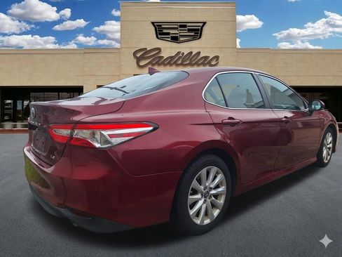 Used 2019 Toyota Camry LE w/ Convenience Package FWD image 5