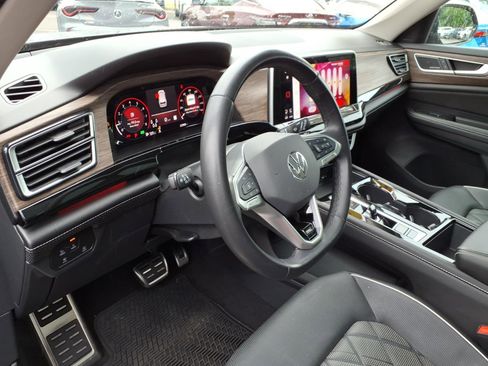 Used 2024 Volkswagen Atlas SEL Premium R-Line AWD/4WD image 17