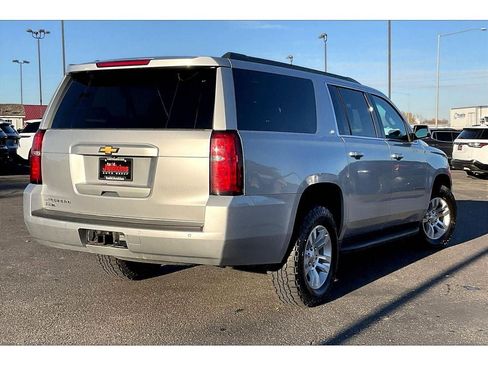 Used 2018 Chevrolet Suburban LT image 15