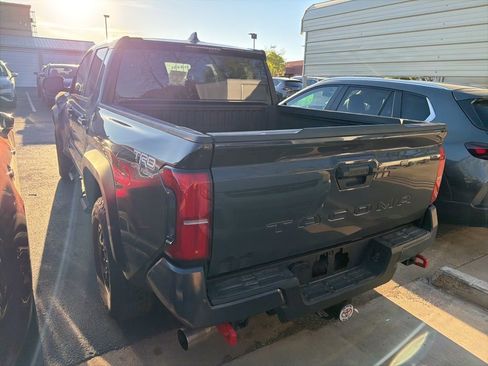 Used 2025 Toyota Tacoma TRD Off-Road image 4