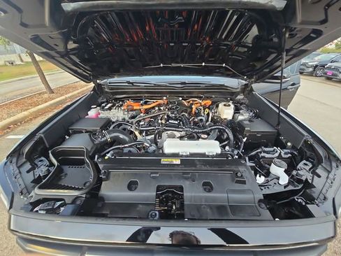 Certified 2025 Toyota Tacoma TRD Off-Road image 30