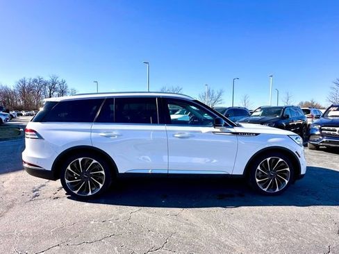 Used 2023 Lincoln Aviator Reserve w/ Equipment Group 201A image 8