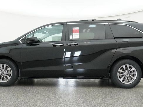 New 2026 Toyota Sienna XLE FWD image 16