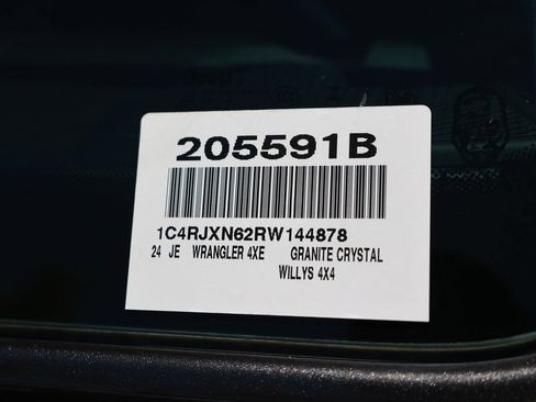 Used 2024 Jeep Wrangler Unlimited AWD/4WD image 41