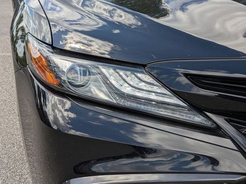 Used 2022 Toyota Camry XSE FWD image 10
