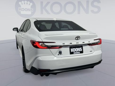 Used 2025 Toyota Camry SE image 4