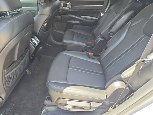 Certified 2022 Kia Sorento SX AWD/4WD image 17
