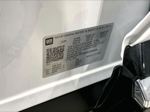 Used 2025 Chevrolet Equinox EV LT w/ Convenience Package image 34