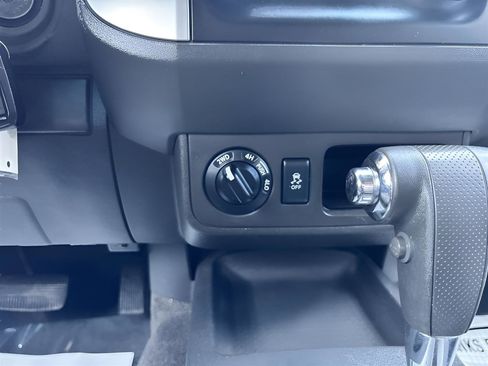 Used 2013 Nissan Xterra S image 19