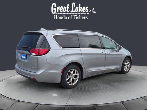 Used 2018 Chrysler Pacifica Limited FWD image 5