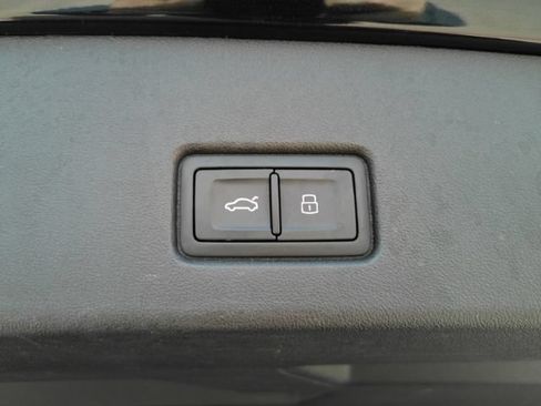 Used 2022 Audi Q4 e-tron Prestige AWD/4WD image 29