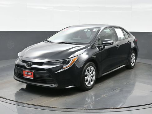 Used 2025 Toyota Corolla LE image 2