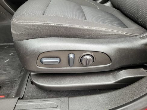 Used 2022 GMC Acadia SLE w/ Driver Convenience Package FWD image 13
