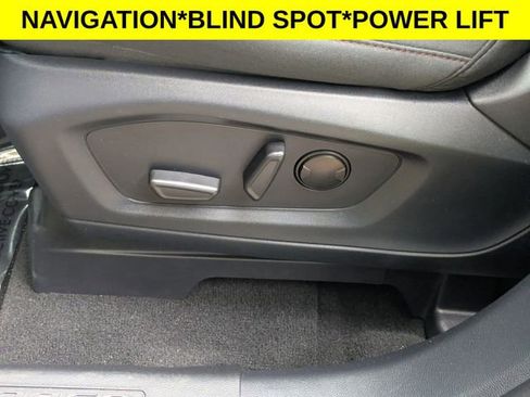 Used 2025 Ford Explorer Active RWD image 12