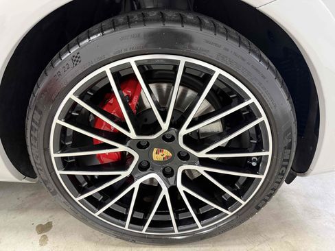 Used 2022 Porsche Cayenne GTS AWD/4WD image 35